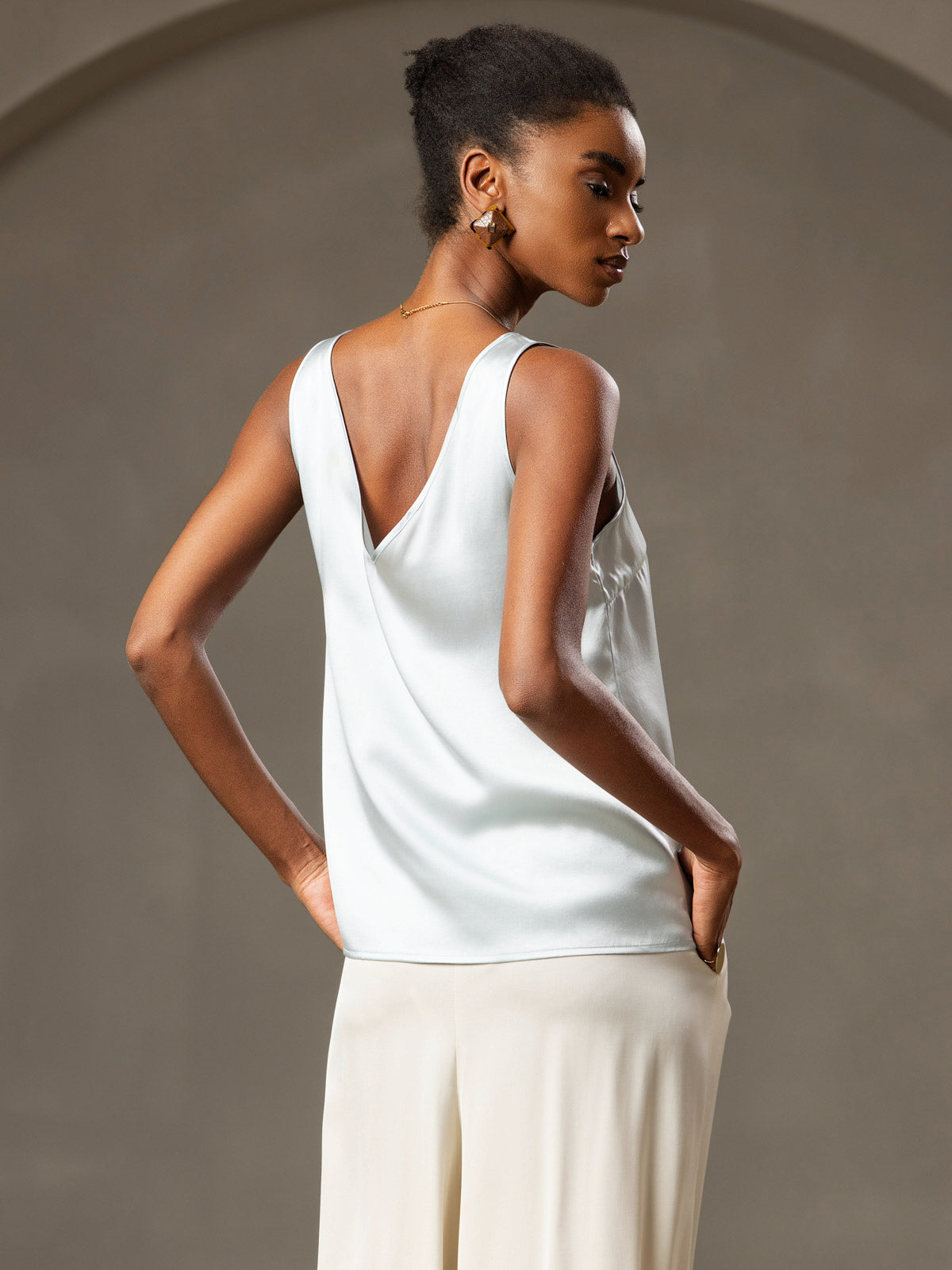 19Momme Silk V-neck Straps Tank Top