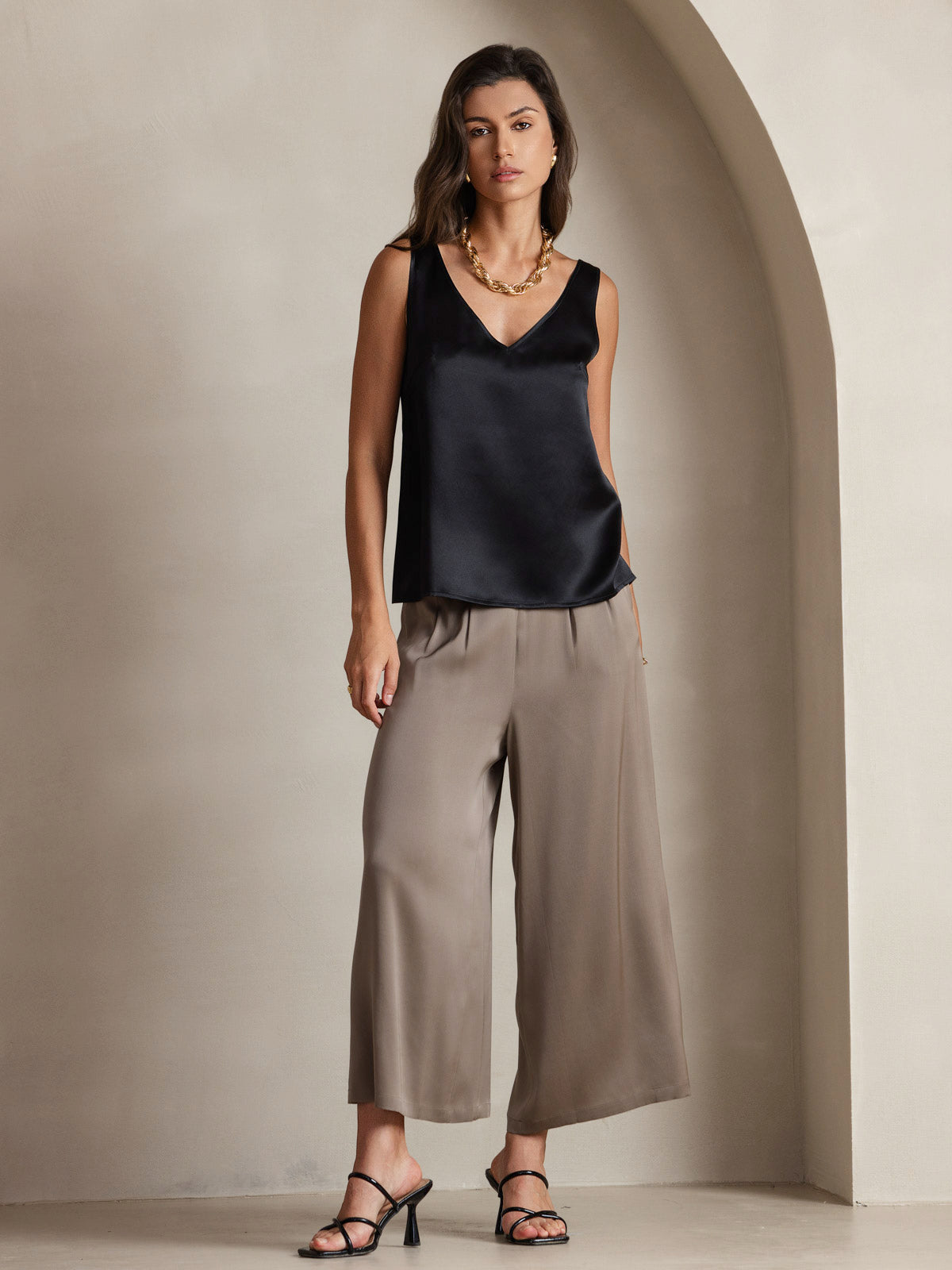 19Momme Silk V-neck Straps Tank Top