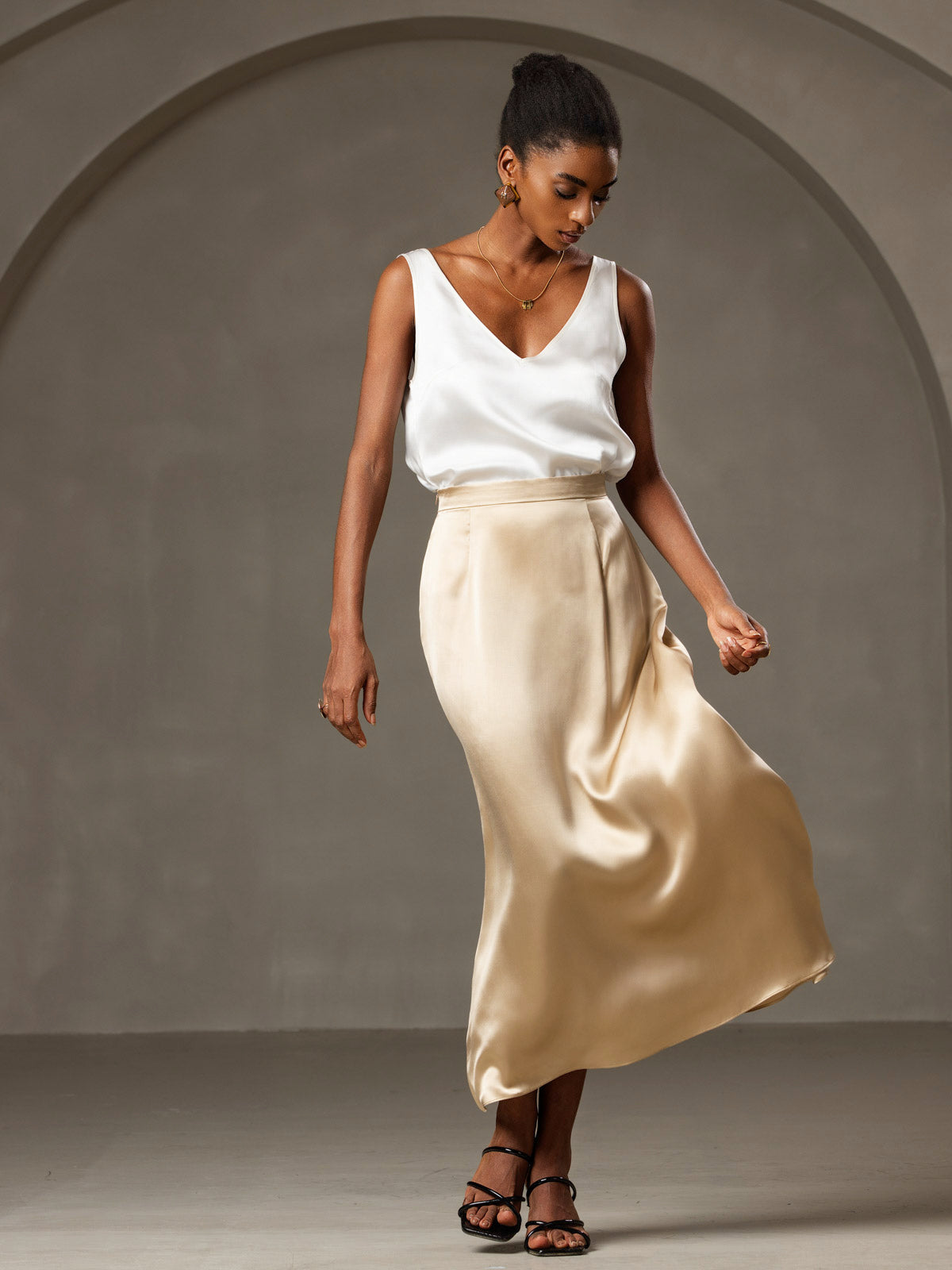 19Momme Silk V-neck Straps Tank Top