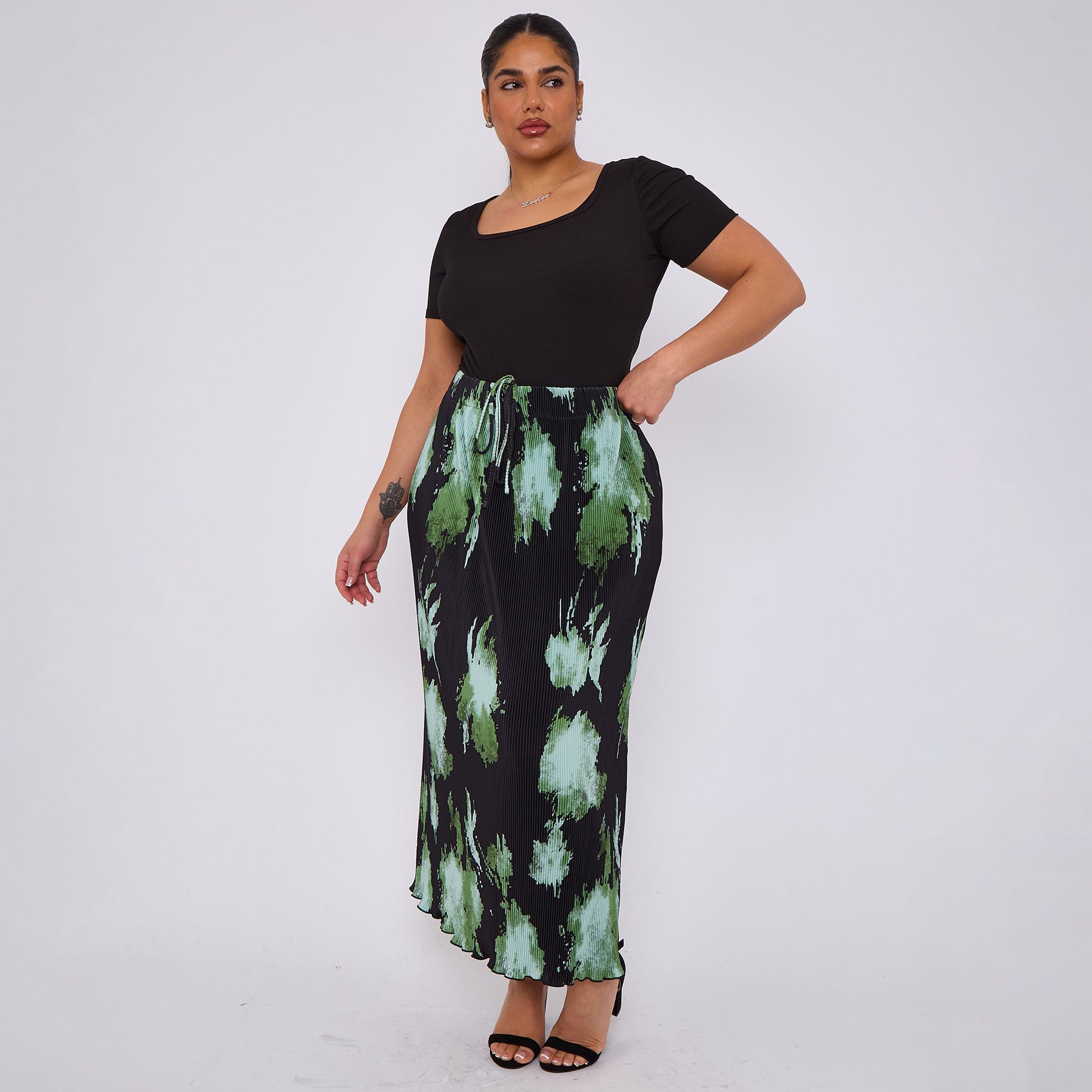 Abstract Green Plus Size Pleated Skirt