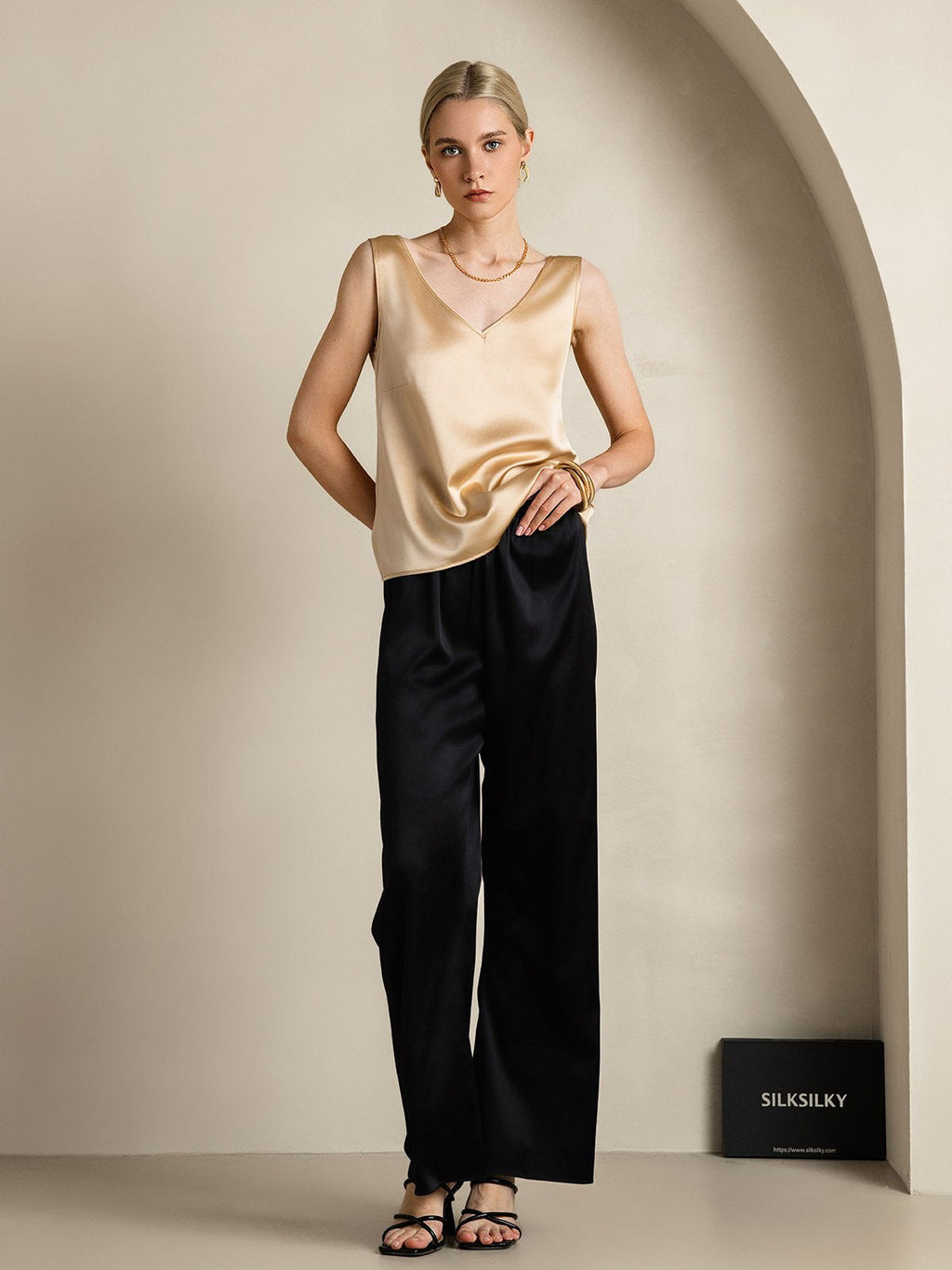 19Momme Silk V-neck Straps Tank Top