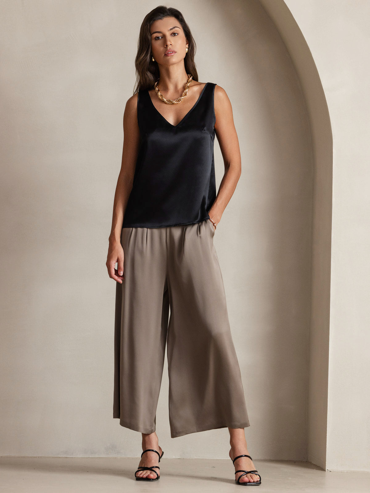 19Momme Silk V-neck Straps Tank Top