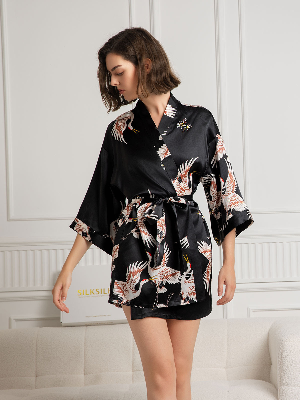19Momme Women's Silk Crane Print Short Kimono Robe