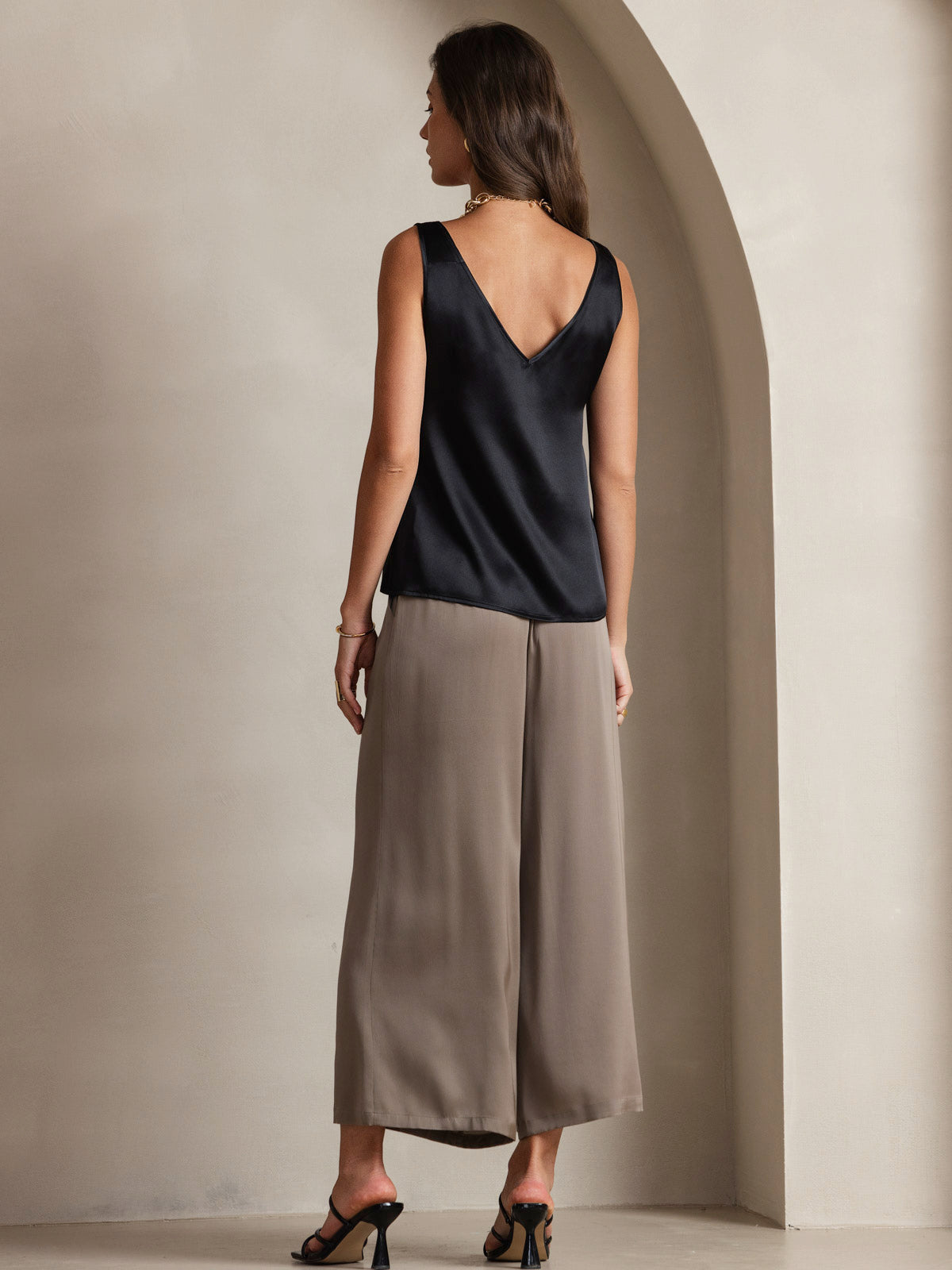 19Momme Silk V-neck Straps Tank Top