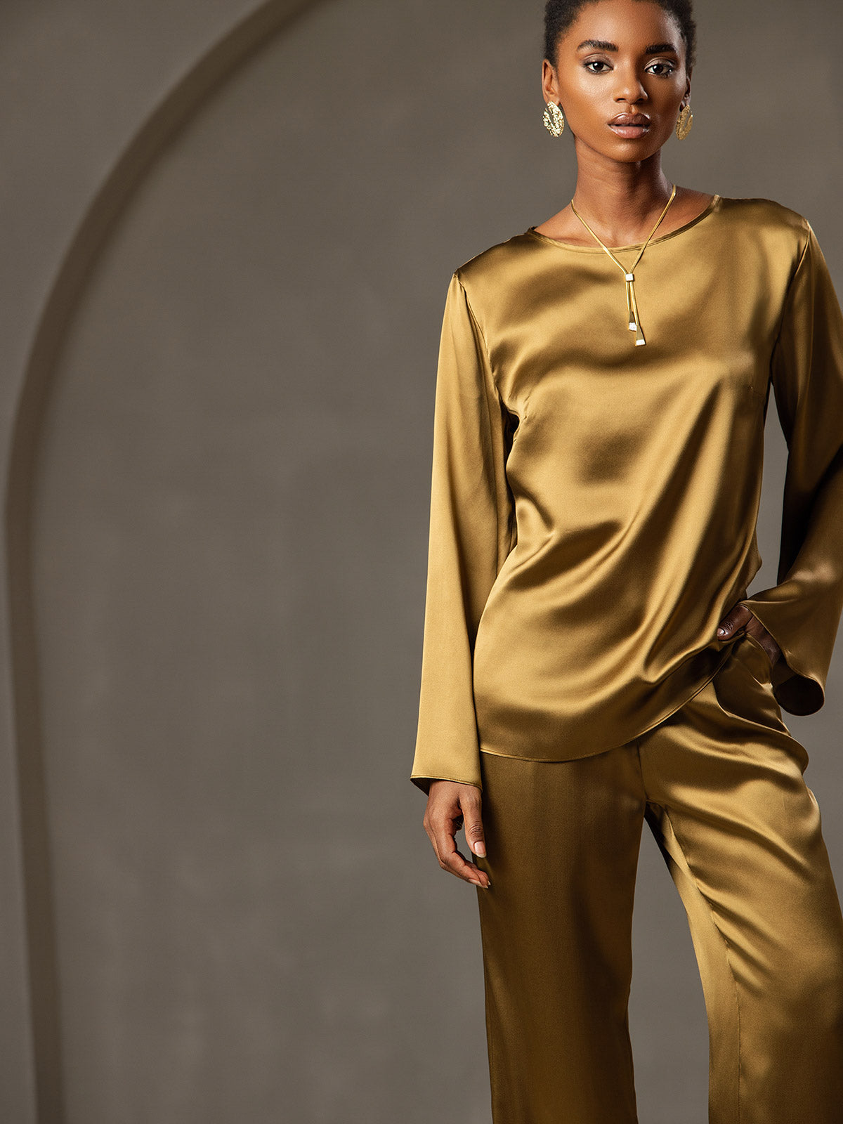 19Momme Silk Relaxed Long-sleeved Blouse