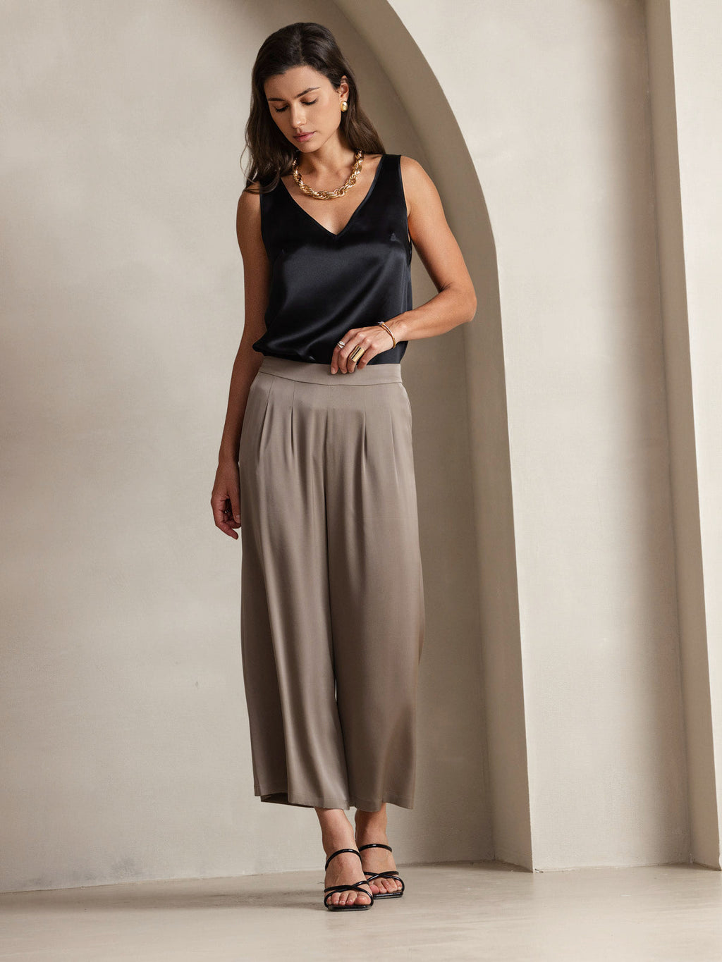 19Momme Silk V-neck Straps Tank Top