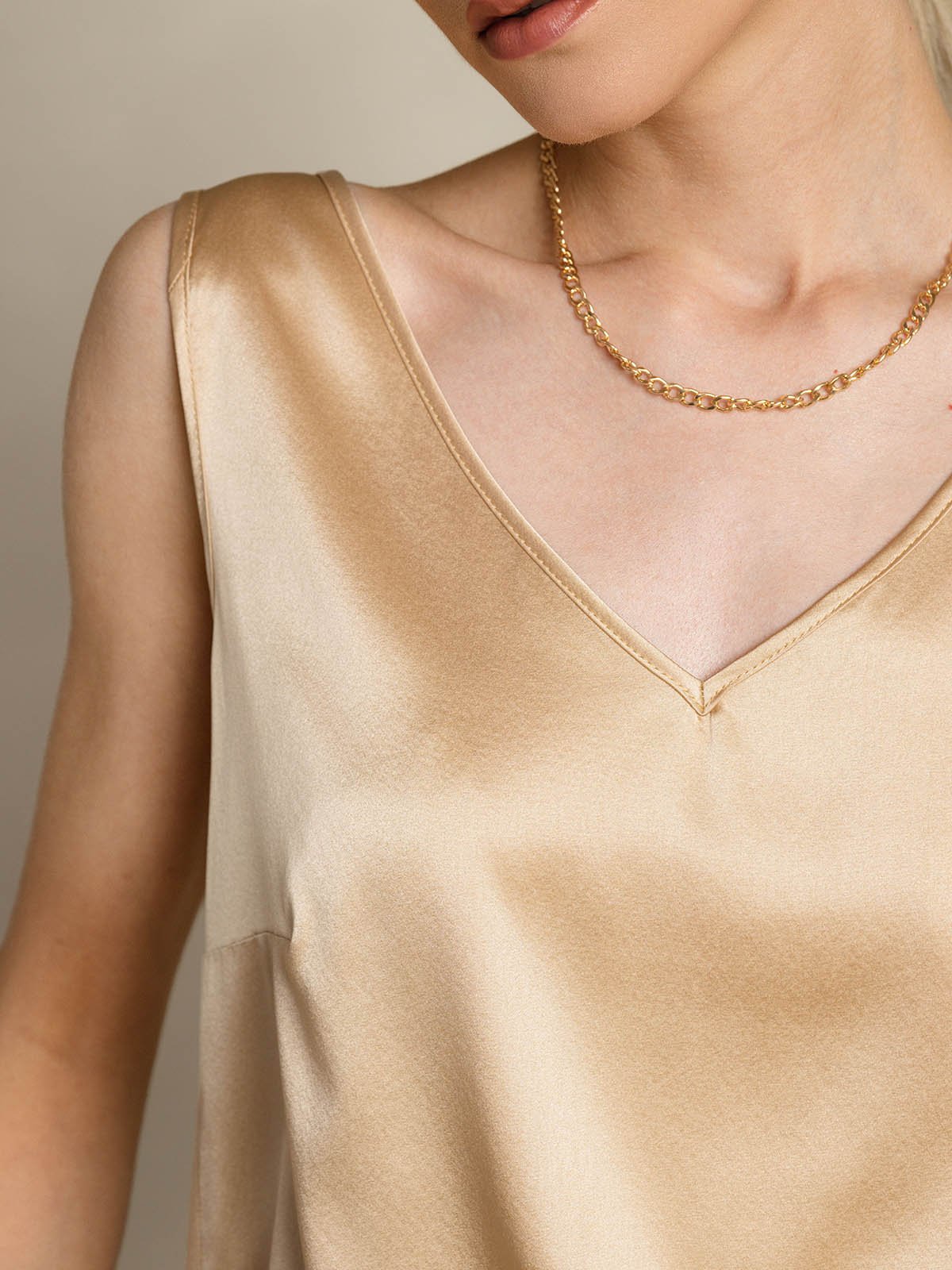 19Momme Silk V-neck Straps Tank Top