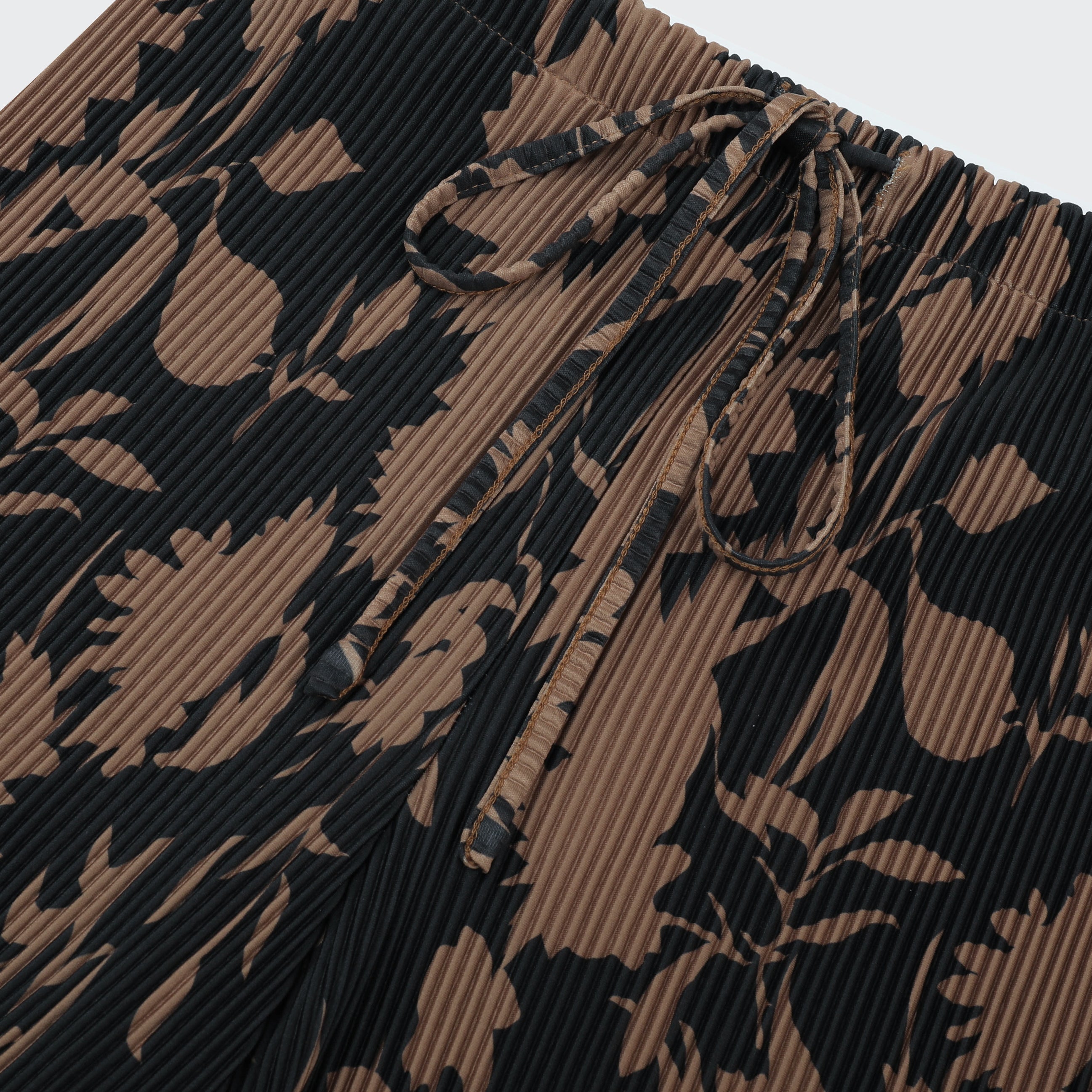 Vintage Brown Maple Leaf Pattern V-Neck Vest Top & Pleated Pants