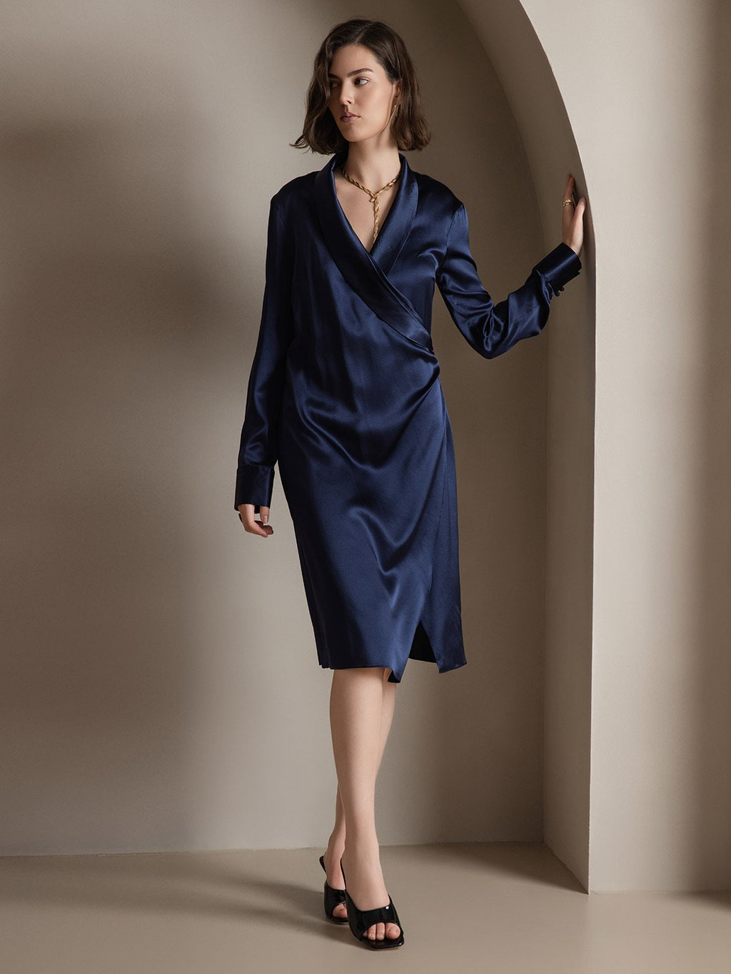 19Momme Silk Elegant Hem Slit Long Sleeve Dress