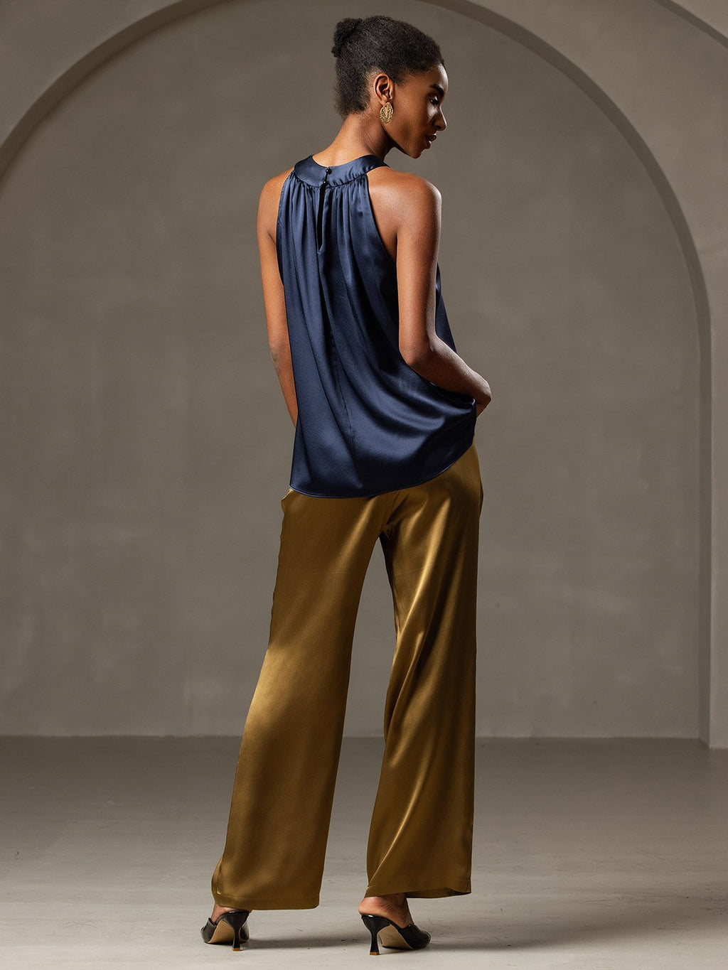 19Momme Silk Relaxed Sleeveless Halter Top