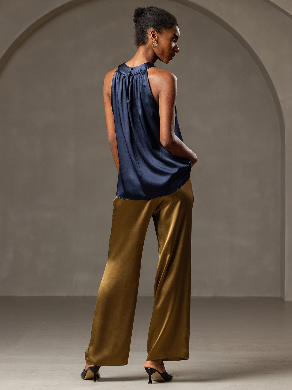 19Momme Silk Relaxed Sleeveless Halter Top
