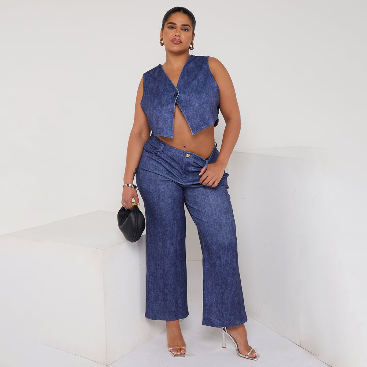 Reversible Relaxed Fit Demin Sleeveless Button-Front Sleeveless Top (light blue & dark blue)