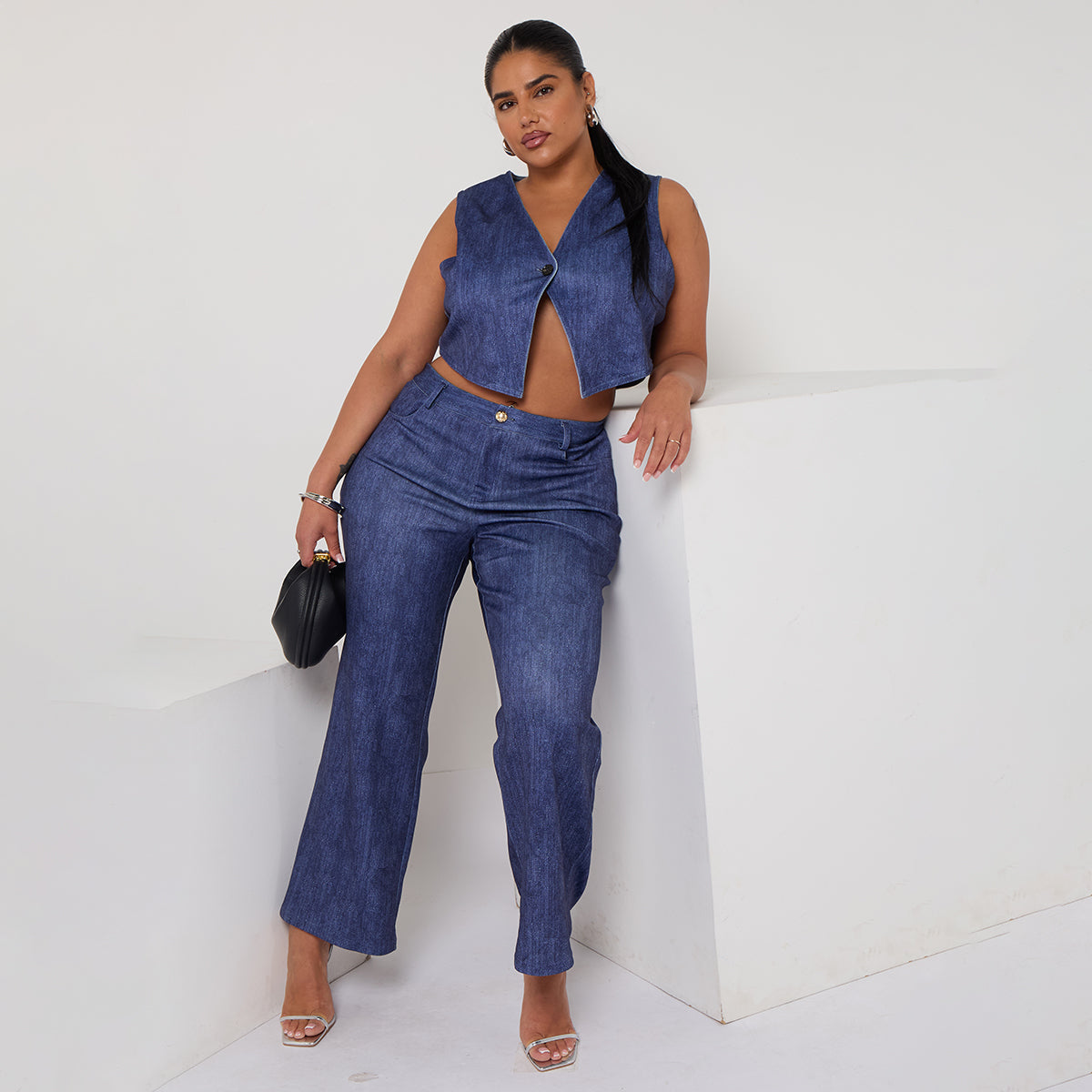 Reversible Relaxed Fit Demin Sleeveless Button-Front Sleeveless Top (light blue & dark blue)