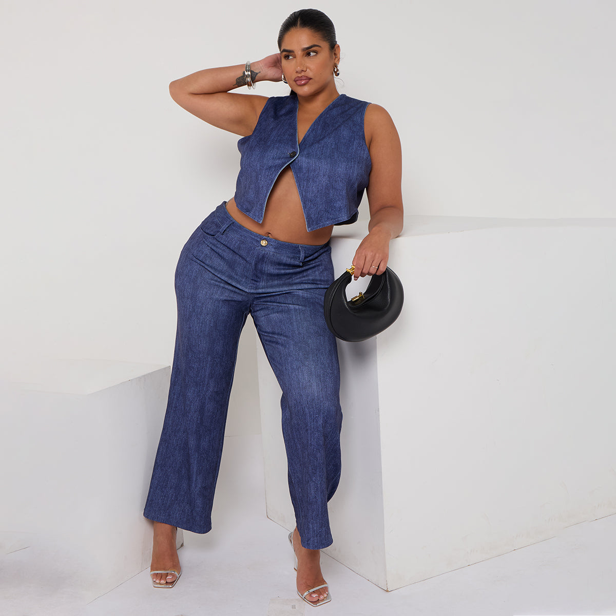 Reversible Relaxed Fit Demin Sleeveless Button-Front Sleeveless Top (light blue & dark blue)