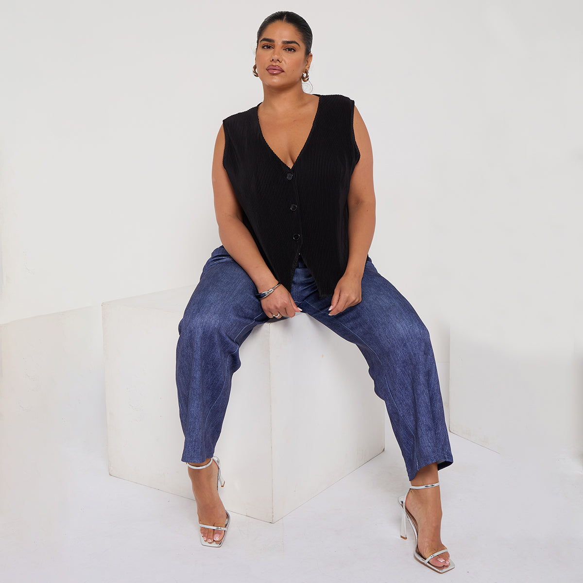 Women's Plus Size Casual Black Button-Front Sleeveless Vest Top