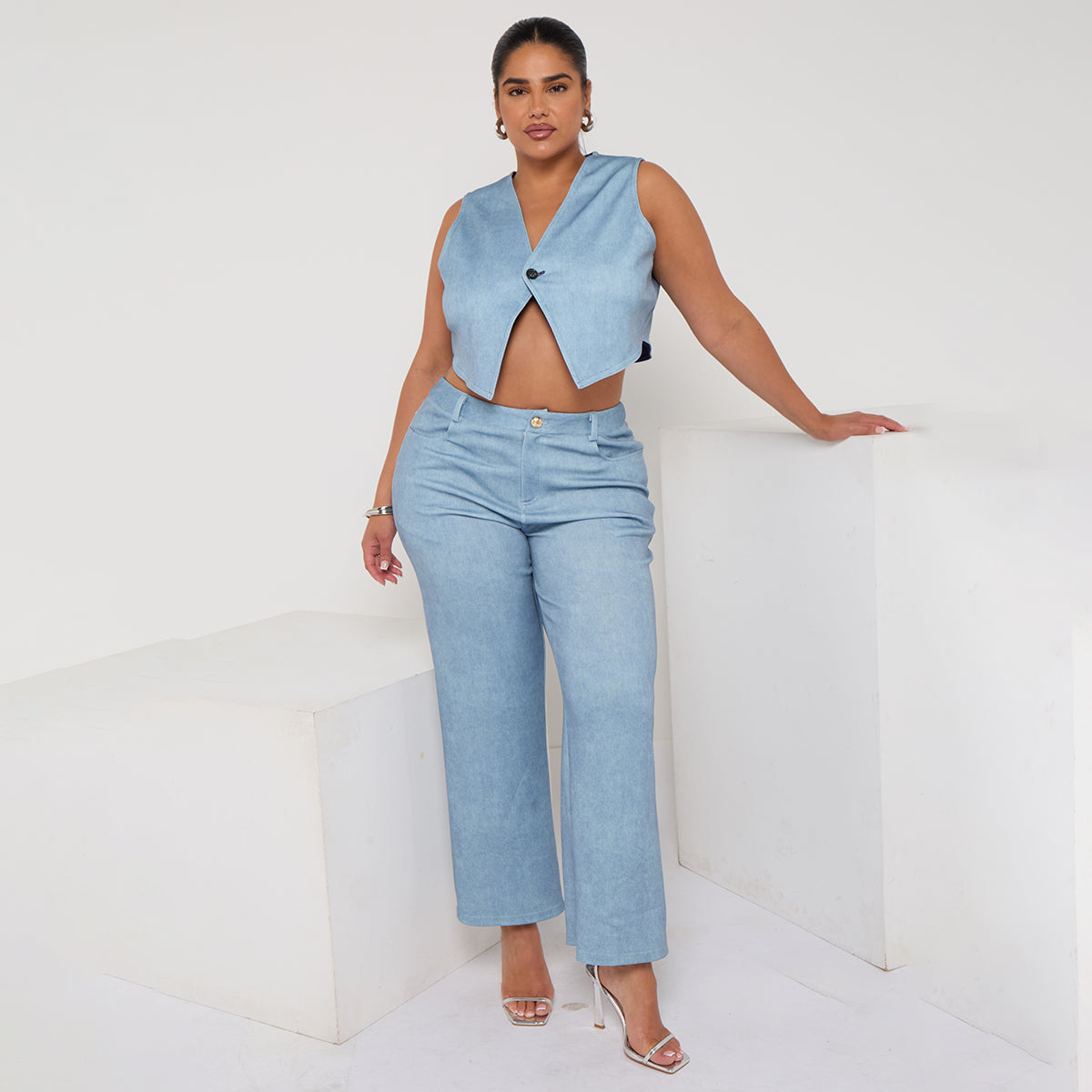 Reversible Relaxed Fit Demin Sleeveless Button-Front Sleeveless Top (light blue & dark blue)