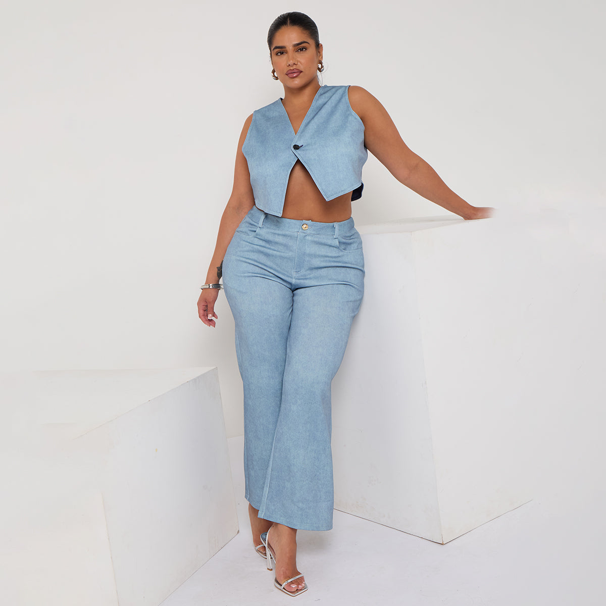 Reversible Relaxed Fit Demin Sleeveless Button-Front Sleeveless Top (light blue & dark blue)