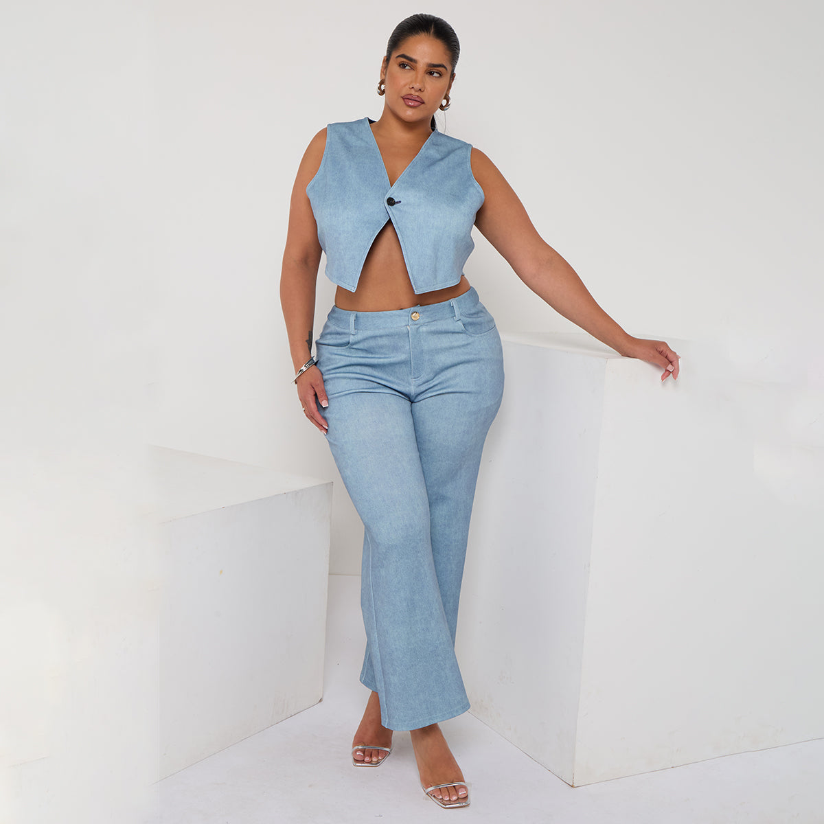 Reversible Relaxed Fit Demin Sleeveless Button-Front Sleeveless Top (light blue & dark blue)