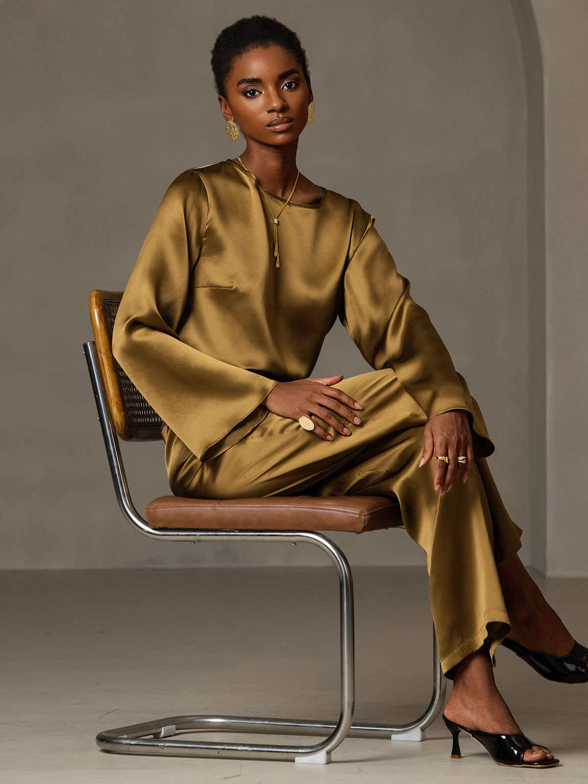 19Momme Silk Relaxed Long-sleeved Blouse