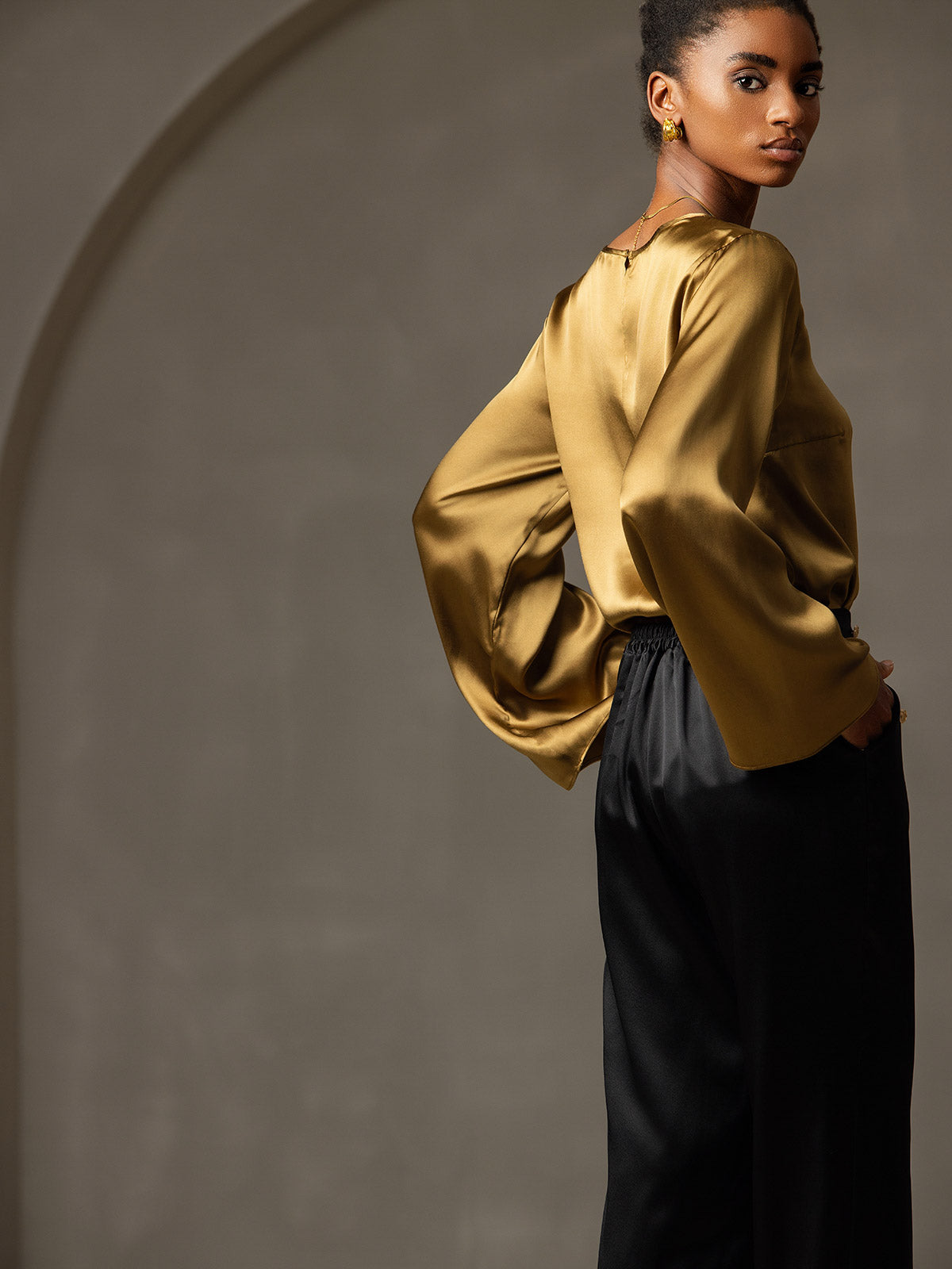 19Momme Silk Relaxed Long-sleeved Blouse