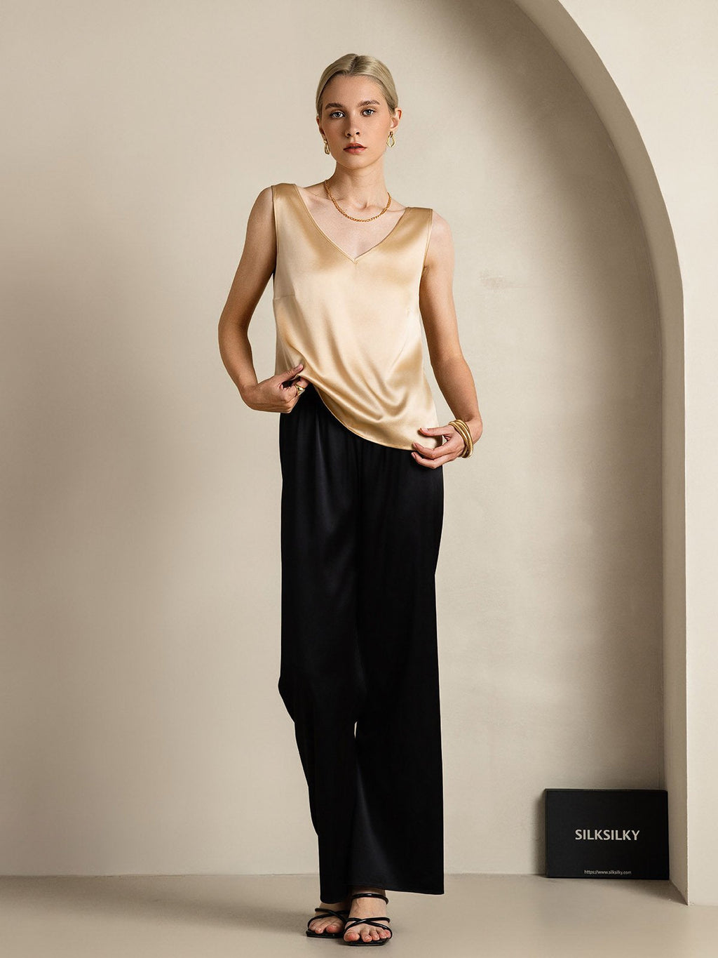 19Momme Silk V-neck Straps Tank Top