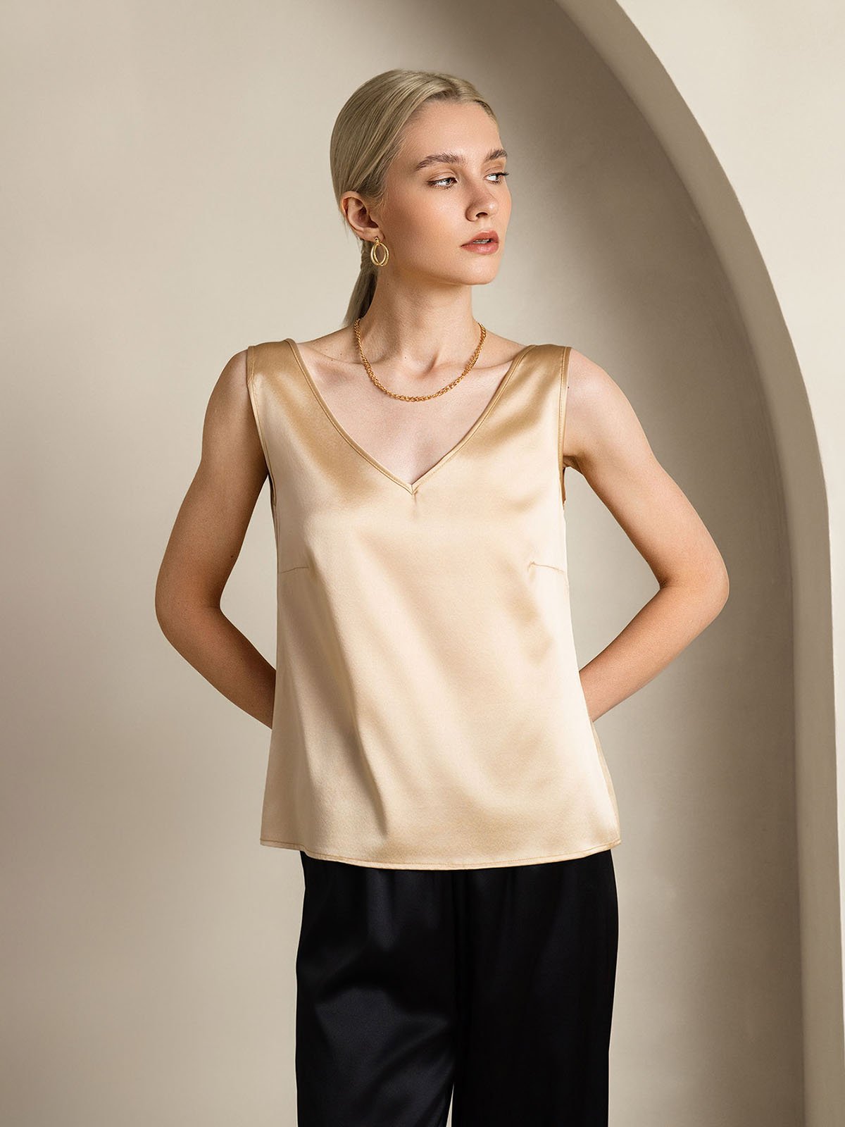 19Momme Silk V-neck Straps Tank Top